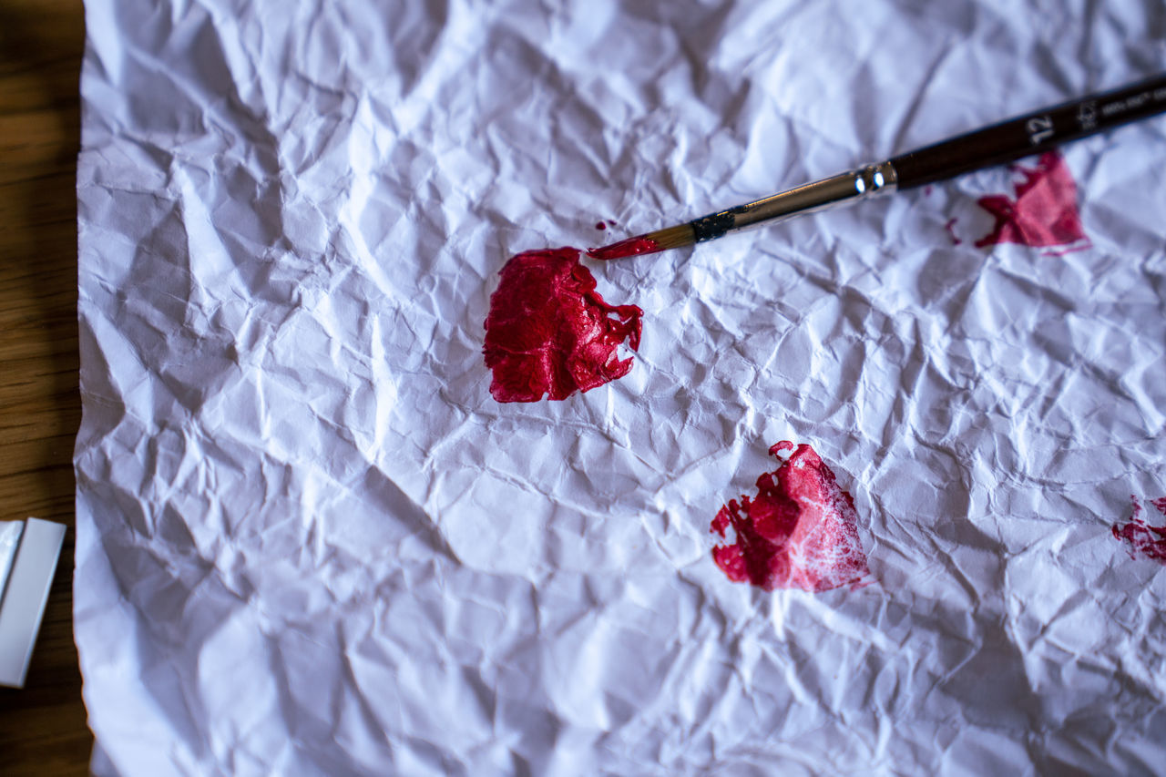 HIGH ANGLE VIEW OF RED HEART SHAPE ON WHITE TABLE