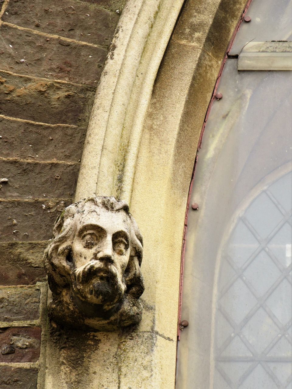 CLOSE-UP OF STATUE