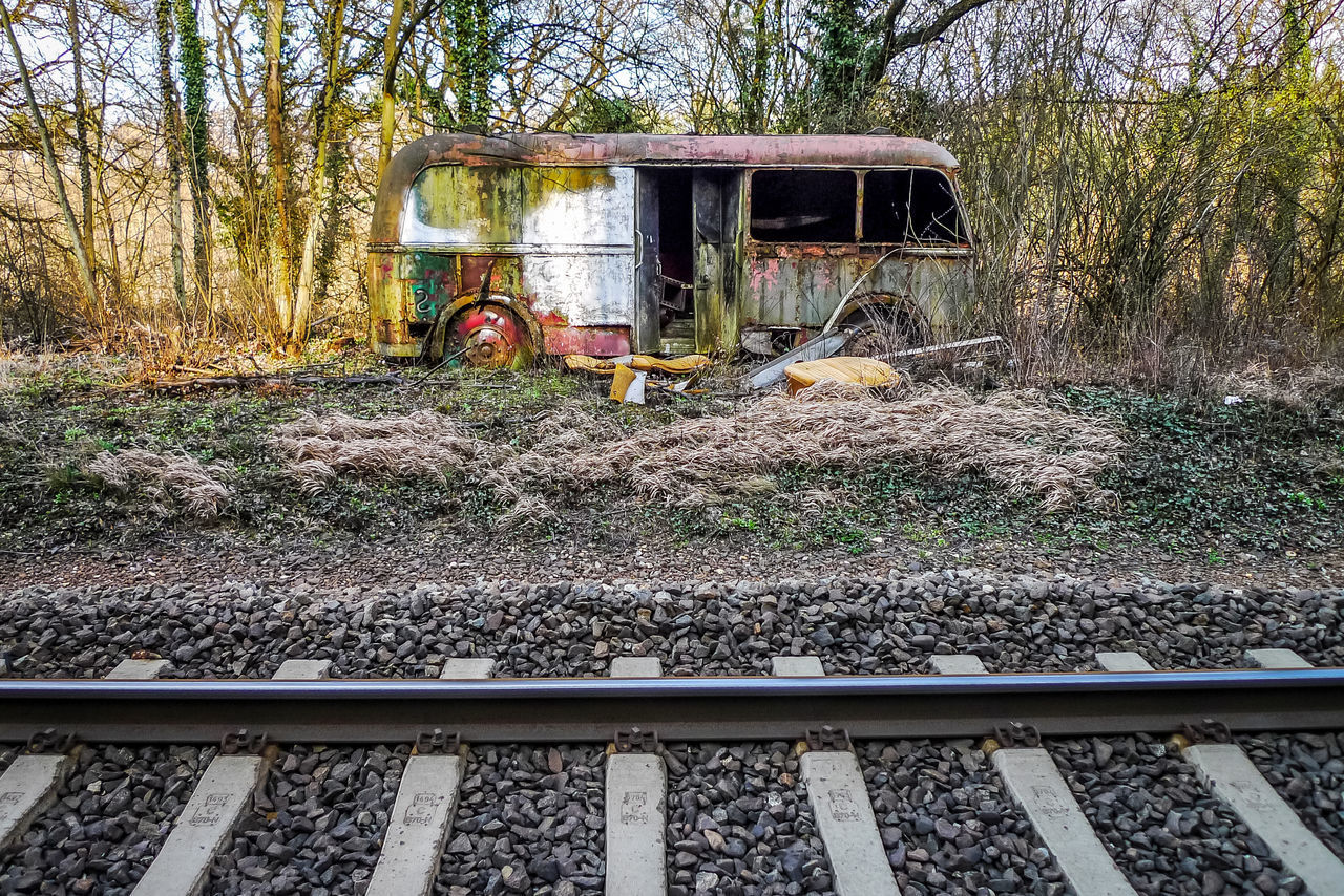 VIEW OF RAILROAD TRACKS