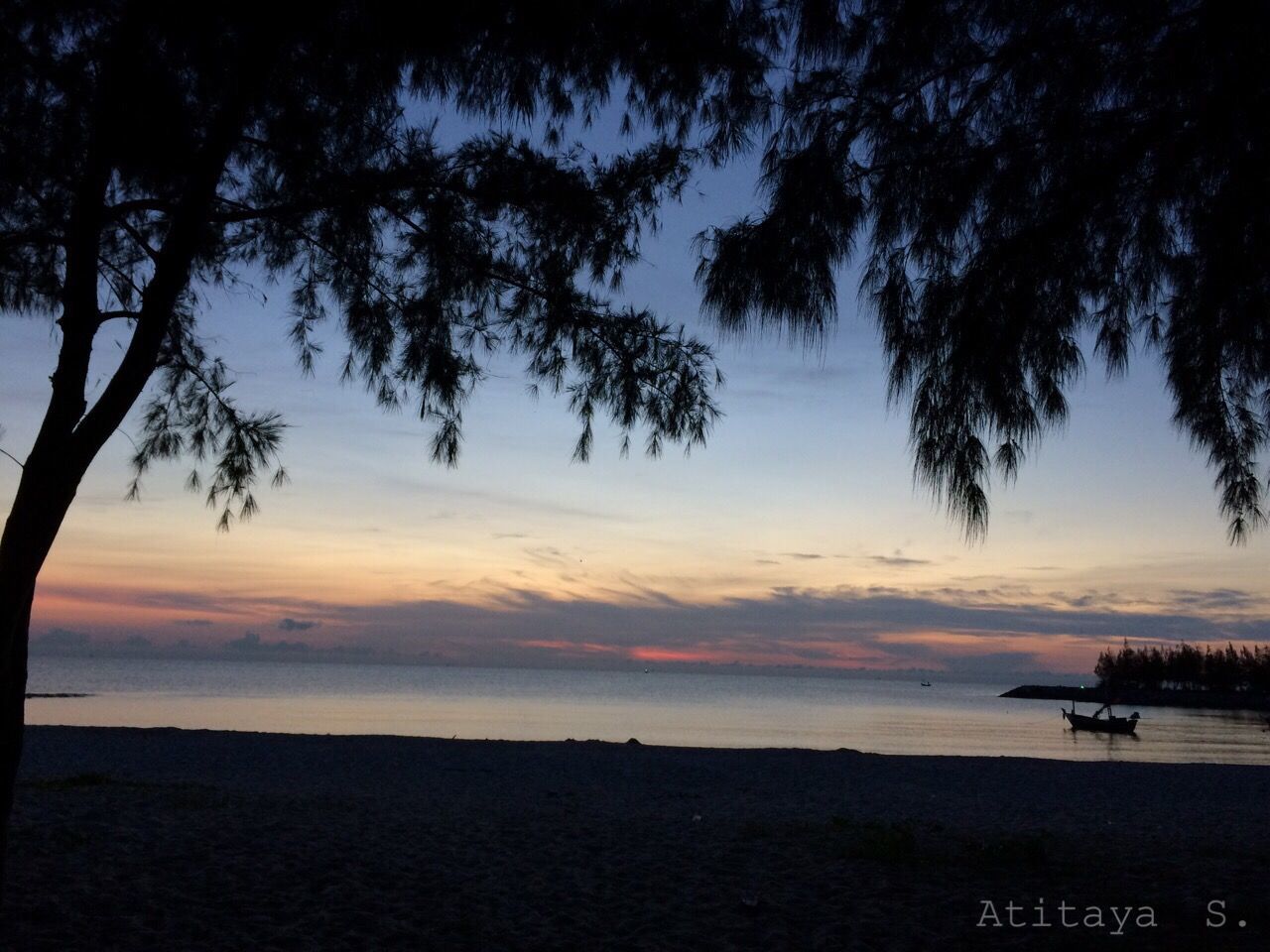 tranquility, tranquil scene, sea, sunset, tree, scenics, sky, beach, beauty in nature, water, silhouette, nature, shore, horizon over water, idyllic, non-urban scene, outdoors, sand, cloud - sky, dusk