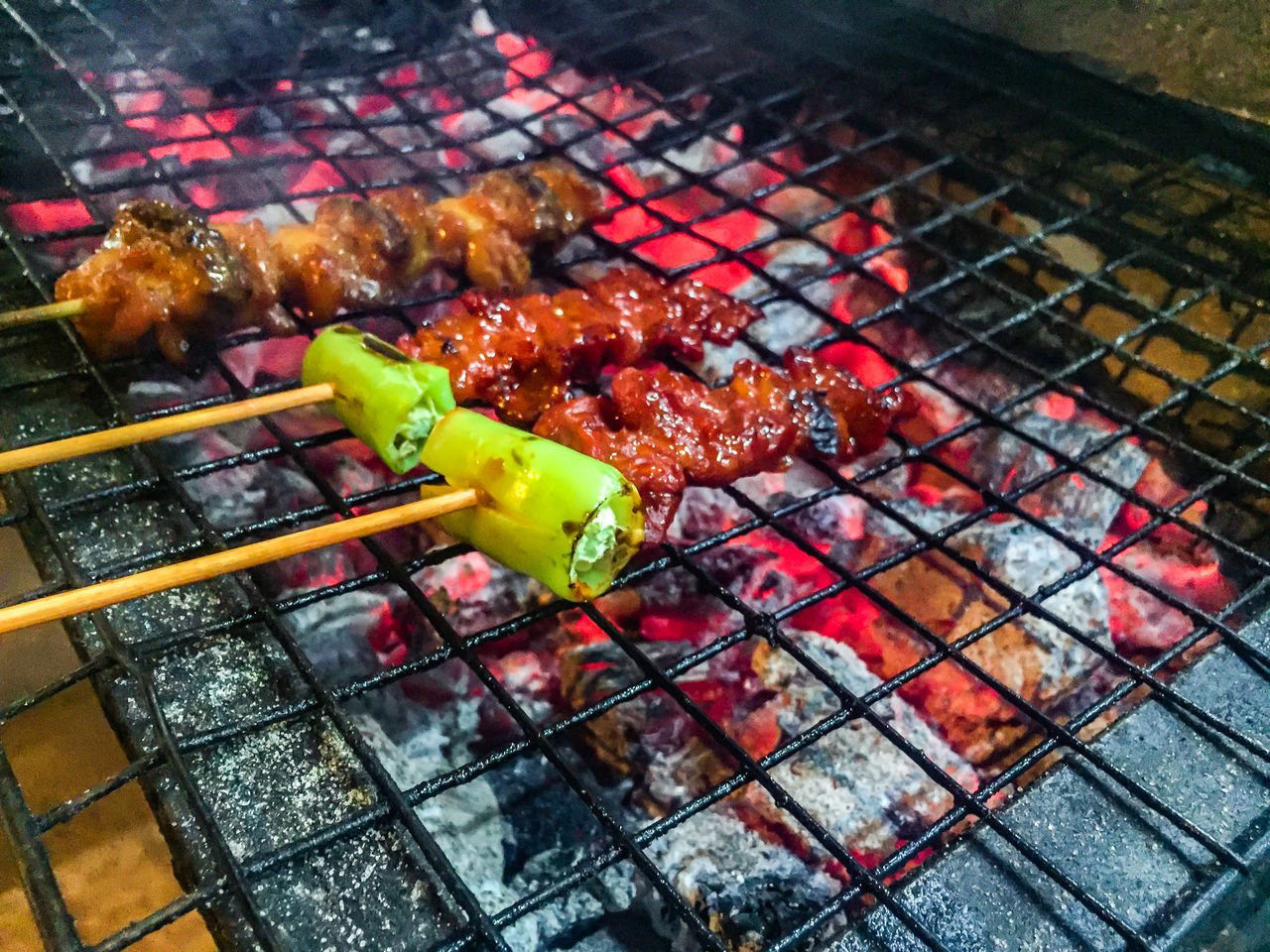 HIGH ANGLE VIEW OF SEAFOOD ON BARBECUE GRILL