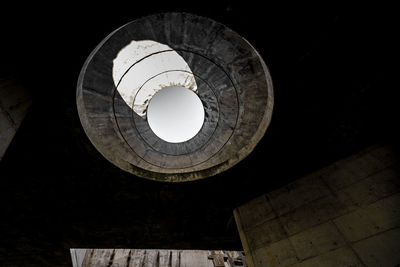 Concrete walls in an abandoned or unfinished architectural space