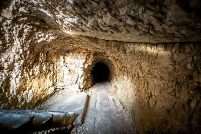 Rock formation in tunnel