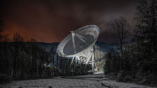 Radioteleskop effelsberg at night