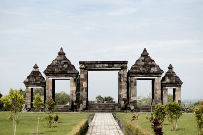 Low angle view of historic building against sky. the famouse ratu boko temple, yogyakarta. 