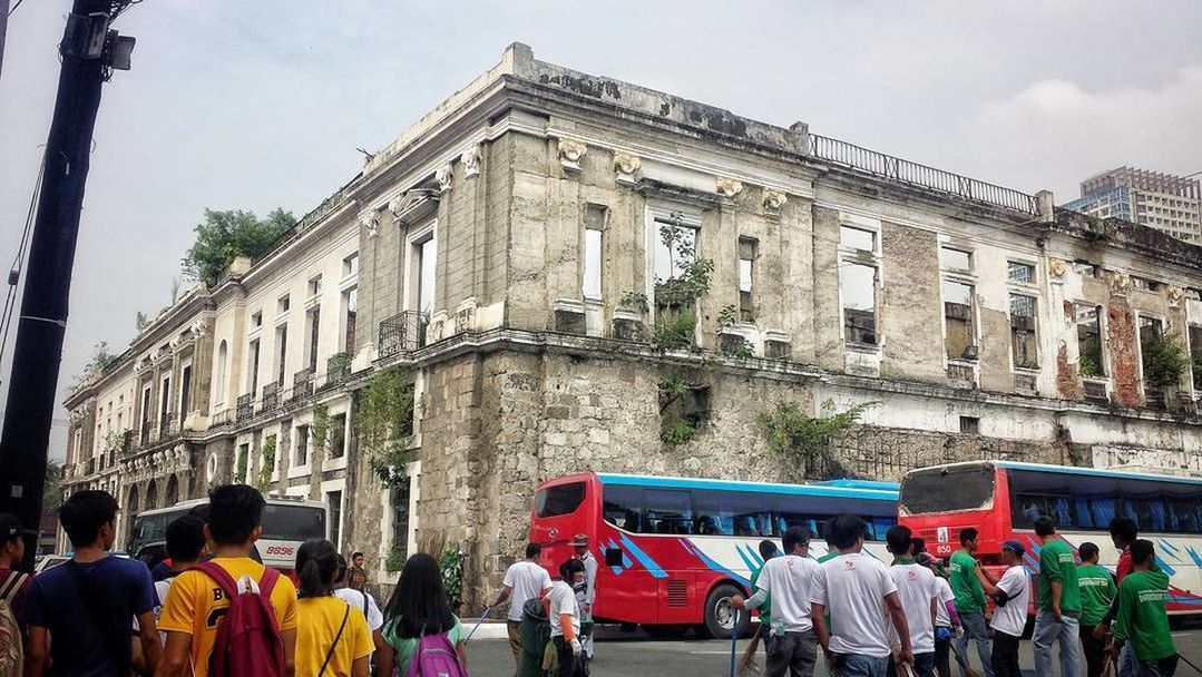 PEOPLE IN FRONT OF BUILDINGS