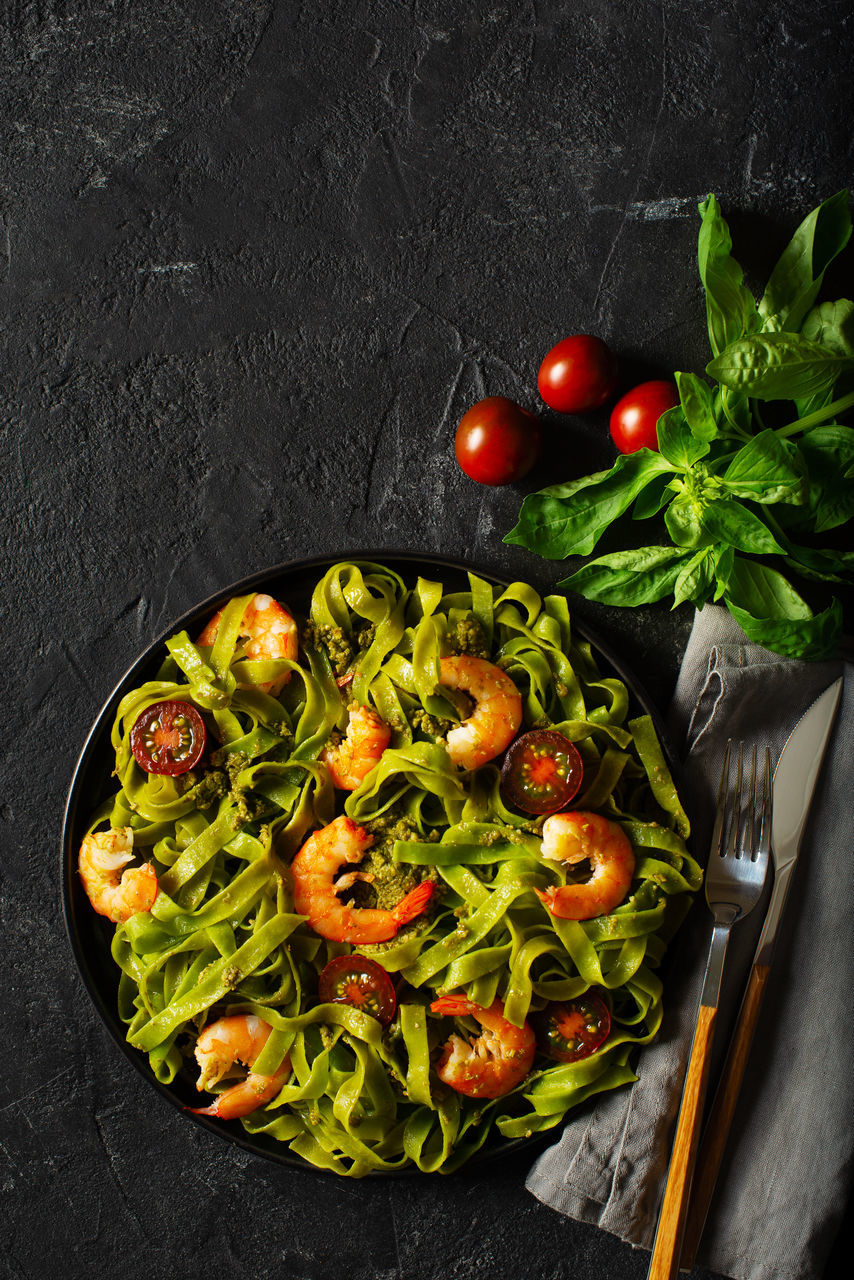 HIGH ANGLE VIEW OF VEGETABLES ON TABLE