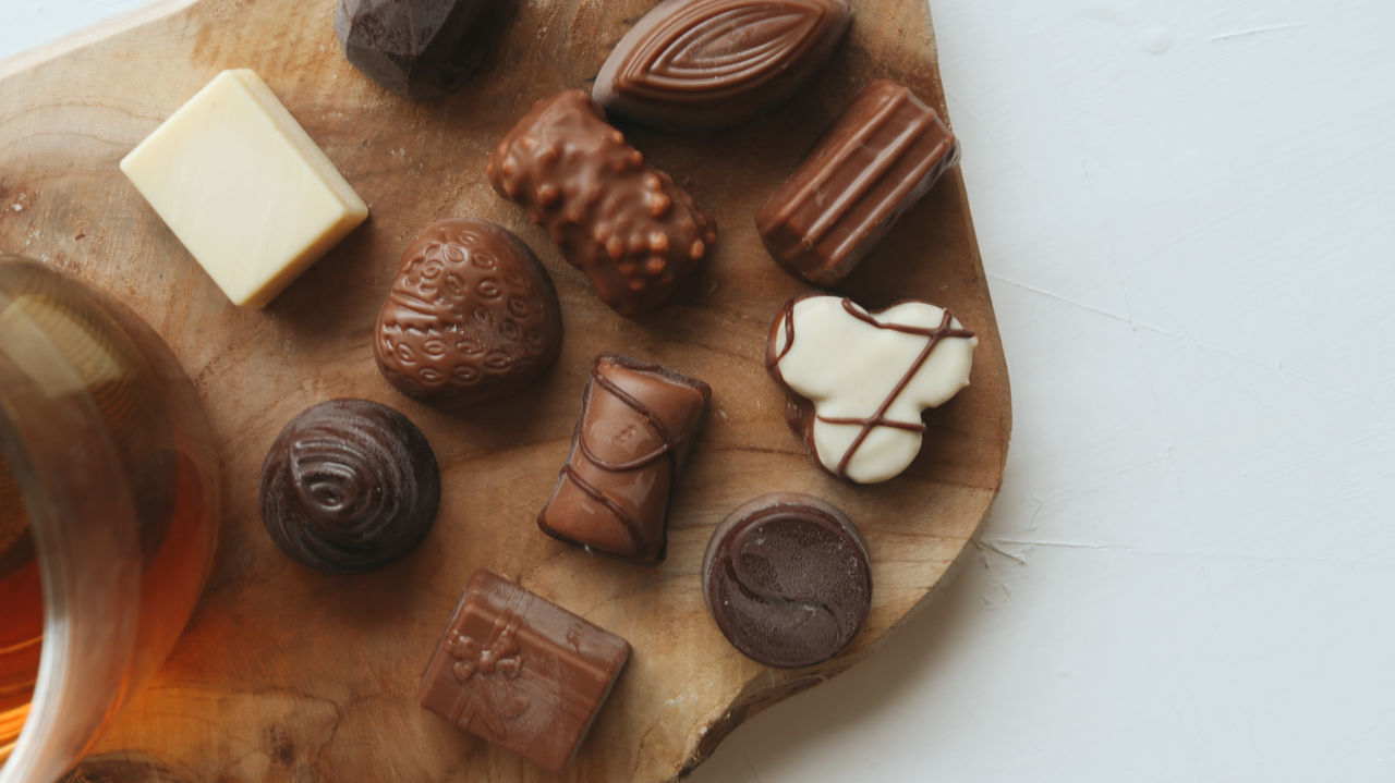 HIGH ANGLE VIEW OF COOKIES IN KITCHEN