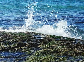 Waves splashing on rocks