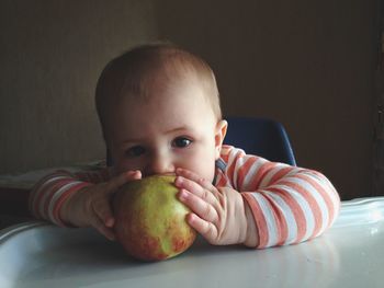 Portrait of cute boy eating apple