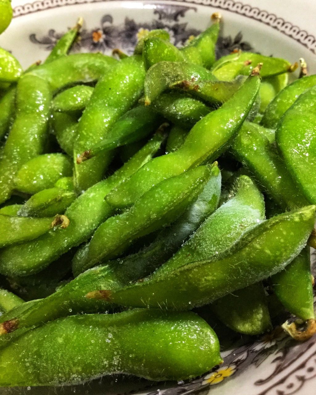 HIGH ANGLE VIEW OF SALAD IN PLATE