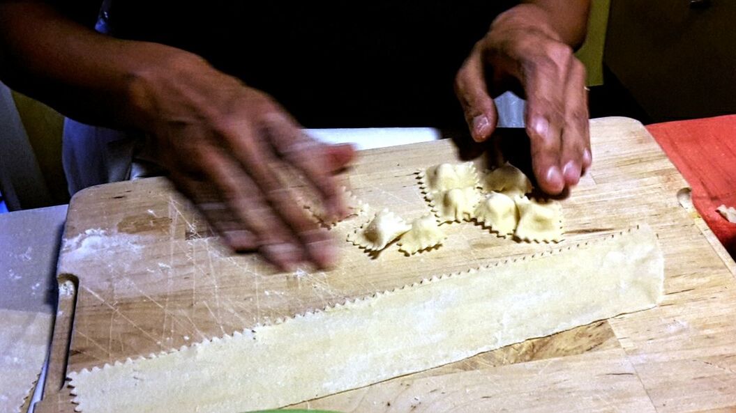 MIDSECTION OF MAN PREPARING FOOD ON TABLE