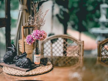 Close-up of purple flower in vase on table