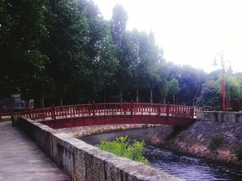 Footbridge over walkway