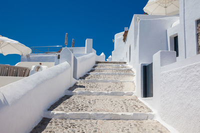 Typical alleys of the beautiful cities of santorini island