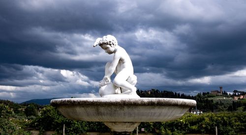 Statue against sky