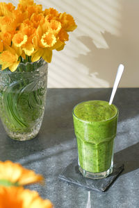 Close-up of fresh spinach smoothie in glass on table