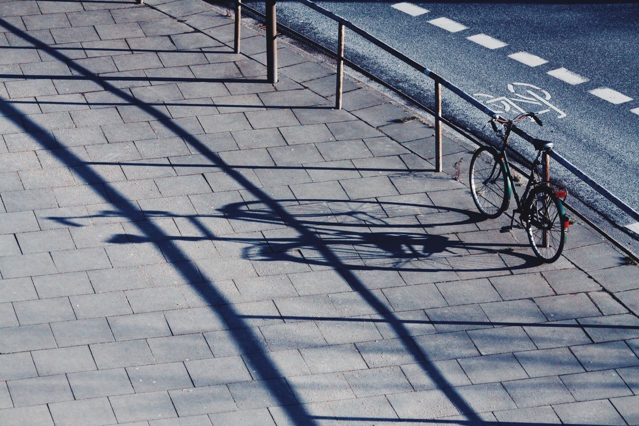 HIGH ANGLE VIEW OF BICYCLE ON COBBLESTONE