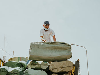 A man who works at the port of sunda kelapa
