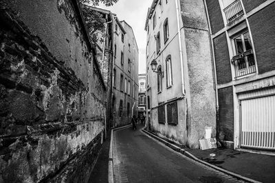 Narrow alley in city