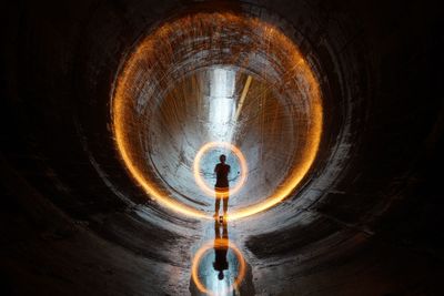 Man against wire wool in tunnel