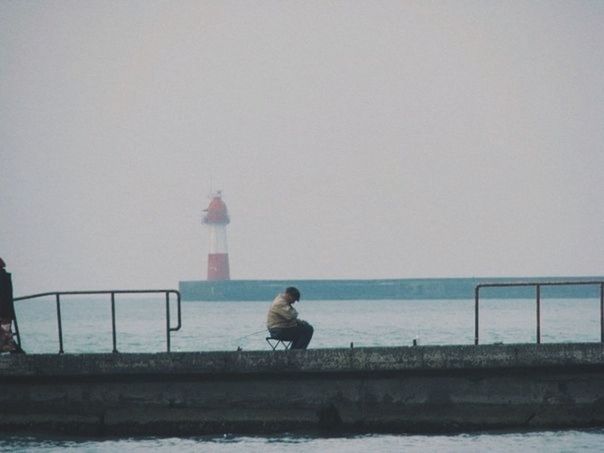 VIEW OF LIGHTHOUSE IN SEA