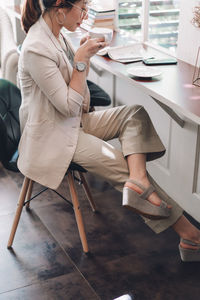 Woman sitting on chair at table