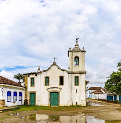 Exterior of historic colonial style church against sky on paraty city