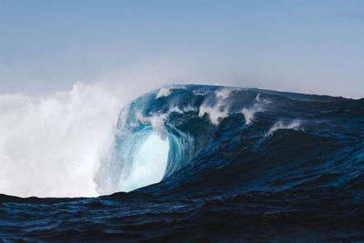Powerful wave breaking in atlantic ocean