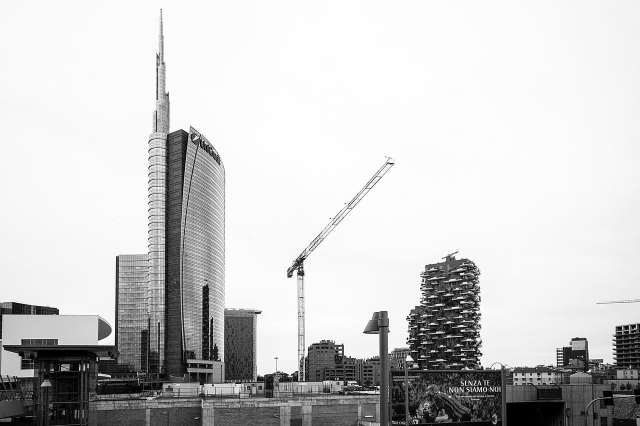 LOW ANGLE VIEW OF MODERN BUILDINGS AGAINST SKY