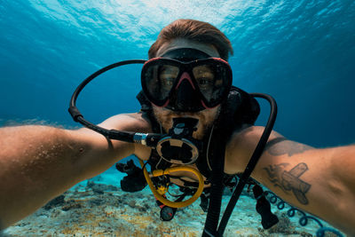 Selfie of a scubadiver in a crystal clear water