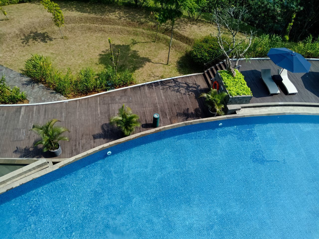 HIGH ANGLE VIEW OF SWIMMING POOL IN BACK YARD