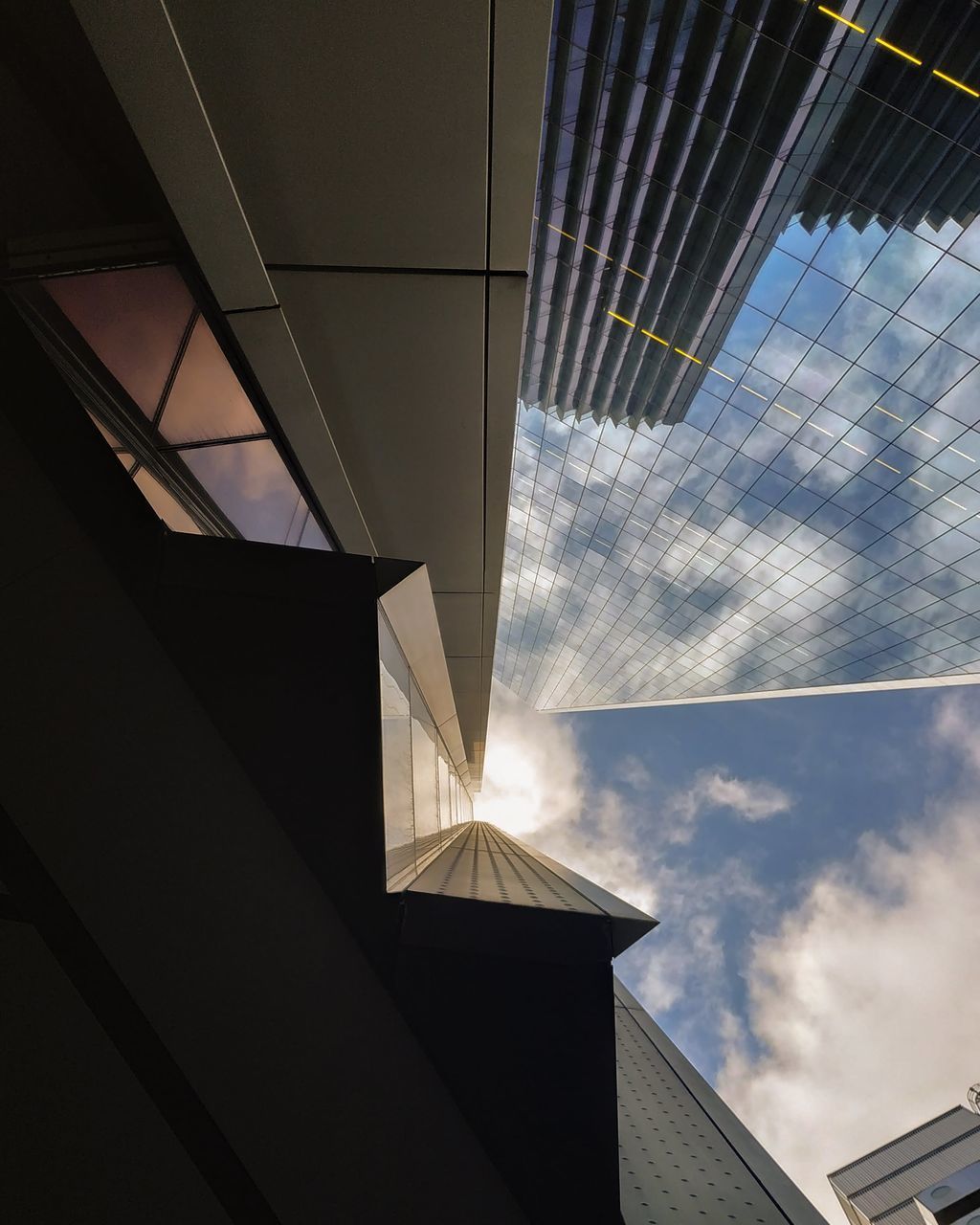 LOW ANGLE VIEW OF BUILDINGS AGAINST SKY