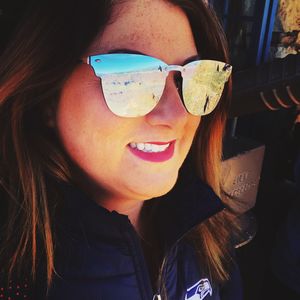 Portrait of smiling young woman wearing sunglasses