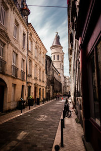 Narrow alley amidst buildings in city