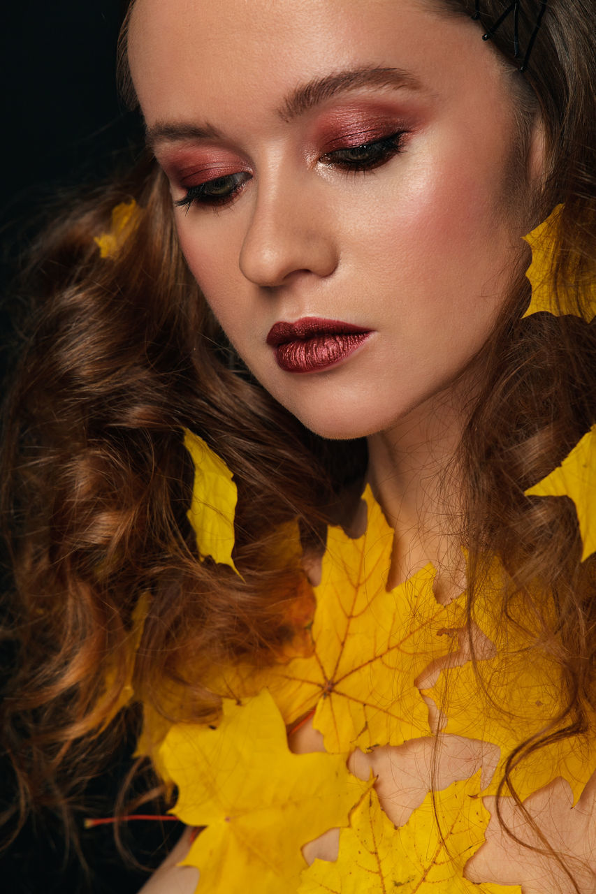 CLOSE-UP PORTRAIT OF YOUNG WOMAN WITH YELLOW HAIR