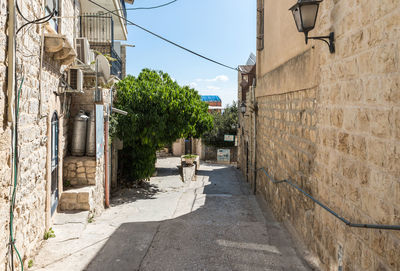 Narrow alley amidst buildings in city