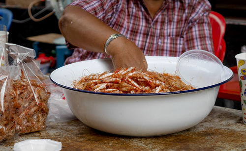 Midsection of woman preparing food in restaurant