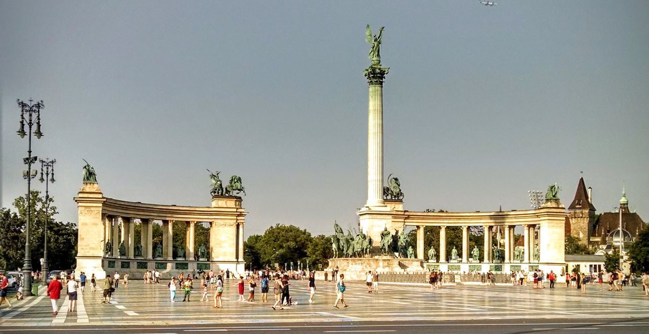 PEOPLE IN FRONT OF HISTORICAL BUILDING