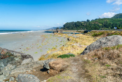 A view of south beach and highway 101 near kissing rock in oregon state.