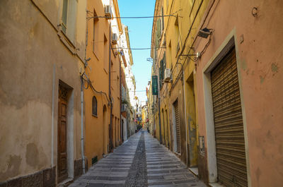 Narrow alley amidst buildings in city