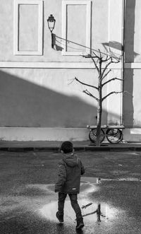 Street scene with a child