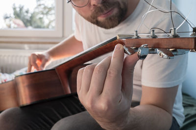 Midsection of man playing violin