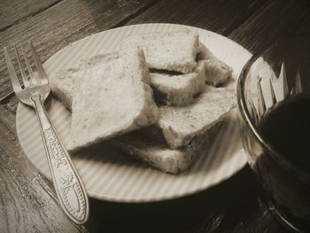 Close-up of bread in plate on table