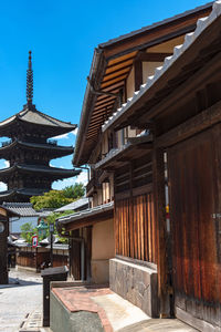 Yasaka-dori hokanji temple yasaka pagoda, near sannen-zaka and ninen-zaka slopes. kyoto, japan