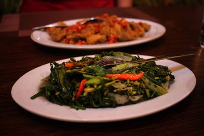 Papaya leaf dish