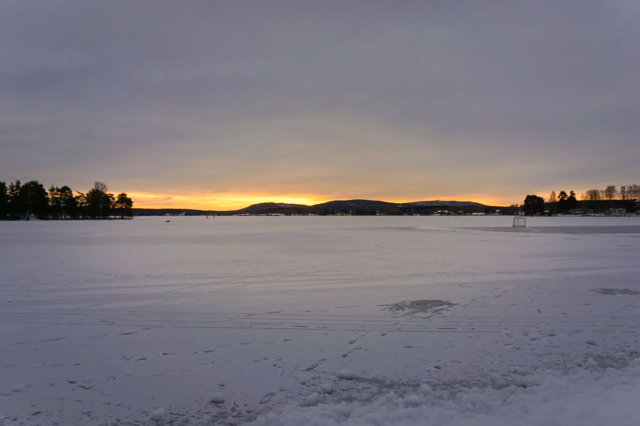 SCENIC VIEW OF SNOWY LANDSCAPE AGAINST SKY DURING SUNSET