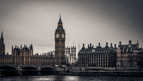 Big ben and city skyline