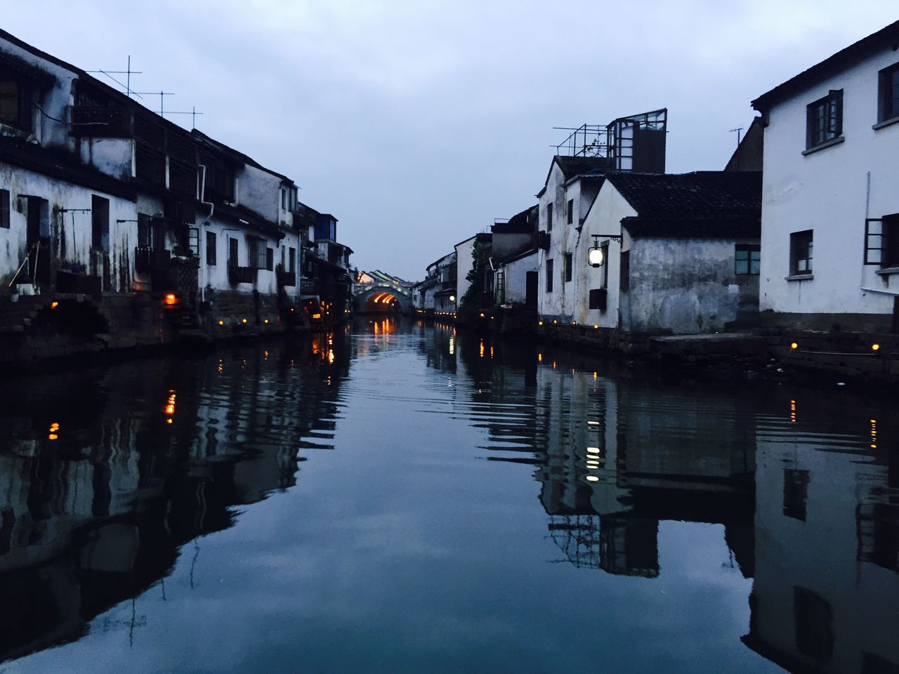 architecture, built structure, building exterior, water, reflection, canal, waterfront, sky, building, city, residential structure, residential building, diminishing perspective, outdoors, house, no people, river, wet, residential district, day