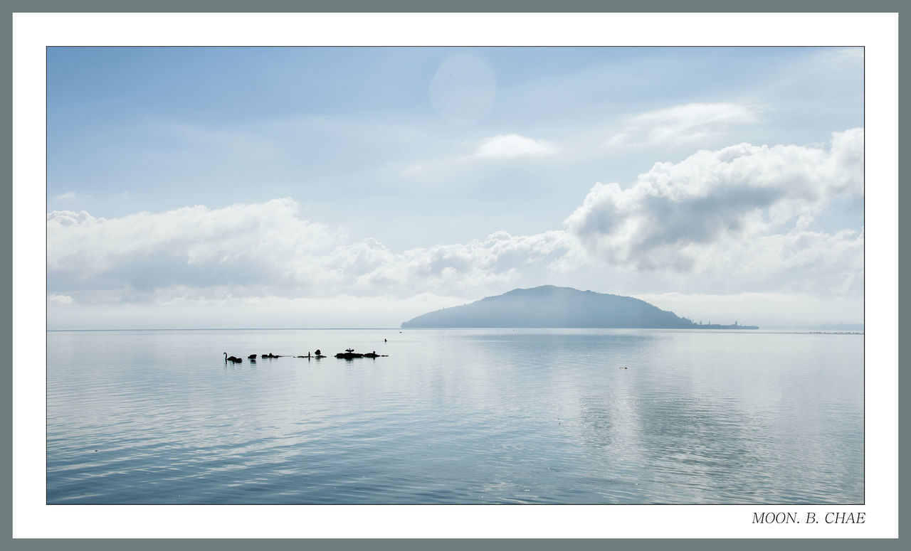 BOATS IN SEA AGAINST SKY